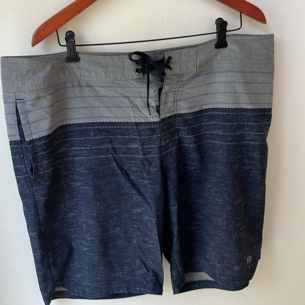 Travis Mathew Blue and Gray Board Shorts Quick-Dry Swimwear Size 40
